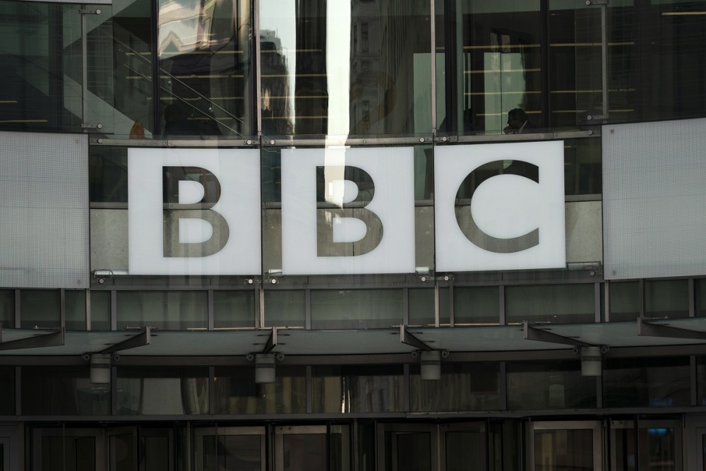 Παραιτήθηκε ο πρόεδρος του BBC &#8211; Παραβίασε κανόνες για δημόσιους διορισμούς