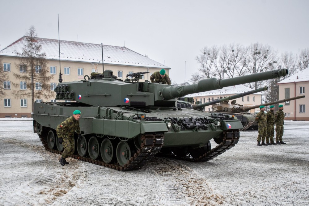 Ισπανία: Παραδίδει  έξι άρματα μάχης Leopard στην Ουκρανία