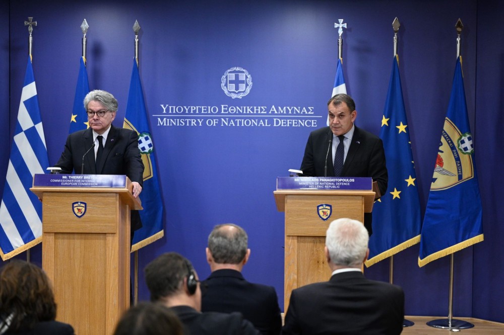 Για την ενίσχυση της αμυντικής βιομηχανίας συζήτησαν Παναγιώτοπουλος και Μπρετόν