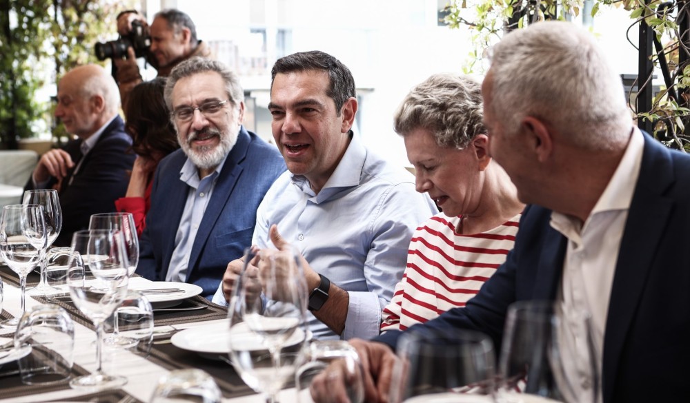 Γεύμα&#8230; γνωριμίας Τσίπρα και υποψήφιων Επικρατείας του ΣΥΡΙΖΑ (Φωτογραφίες)
