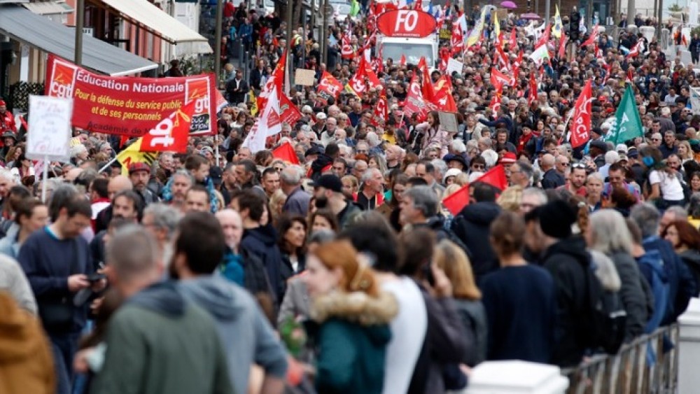 Γαλλία: Μεγάλες διαδηλώσεις κατά της μεταρρύθμισης του συνταξιοδοτικού