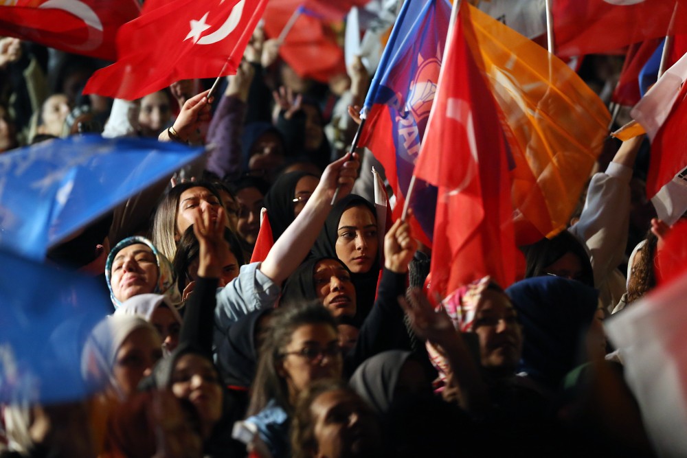 «Βουτιά» της τουρκικής λίρας προς τον δεύτερο γύρο των εκλογών
