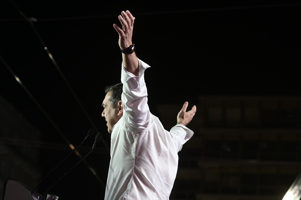 «Πέταξε» λευκή πετσέτα ο Τσίπρας: εκλιπαρεί τώρα για την «τιμωρητική» ψήφο