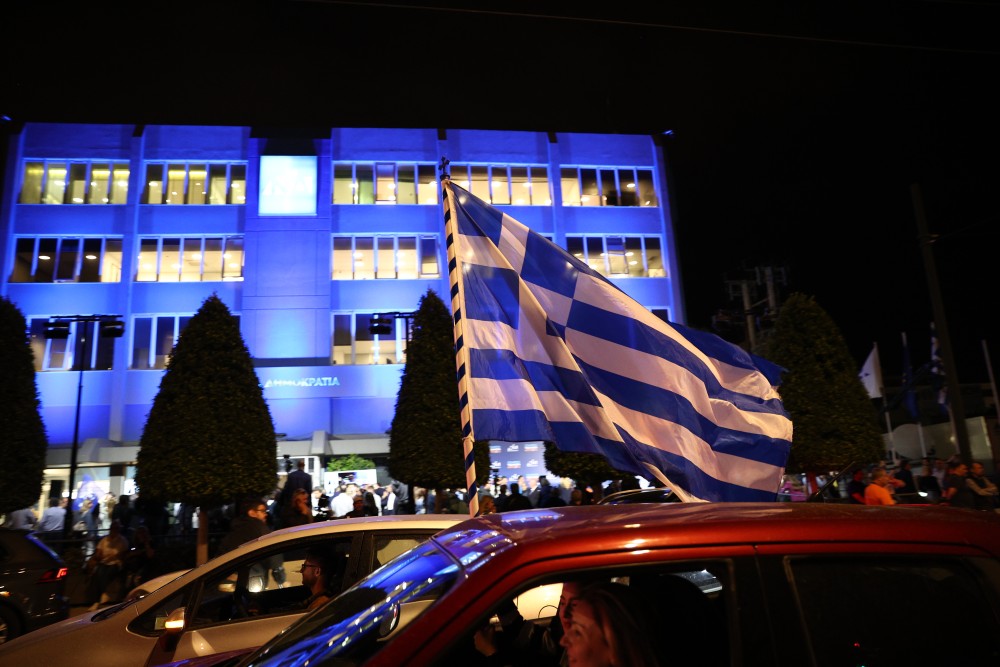 Ο ΣΥΡΙΖΑ με τα fake news, οι Έλληνες με την ομαλότητα