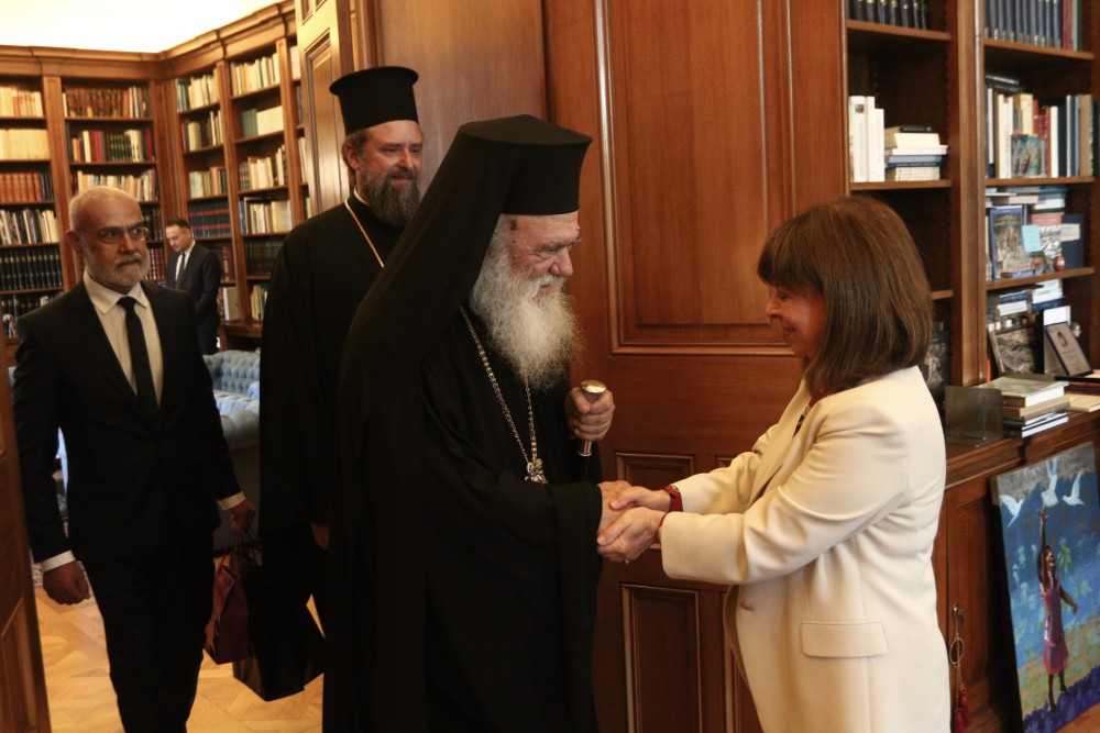 Συνάντηση Σακελλαροπούλου - Αρχιεπισκόπου για το Διεθνές Θεολογικό Συνέδριο