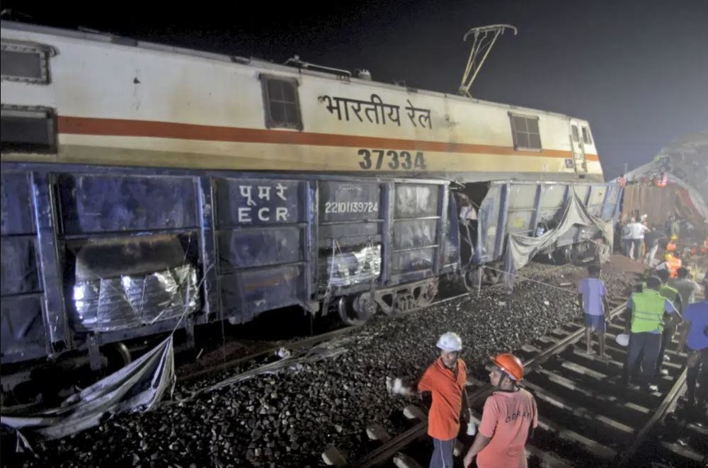 Ινδία: πρόβλημα στο σύστημα σηματοδότησης οδήγησε στη σιδηροδρομική τραγωδία