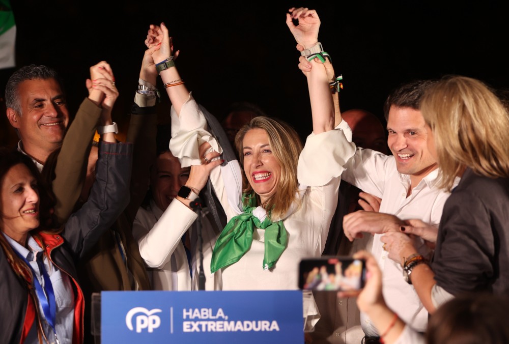 Ισπανία&#x2F;δημοτικές εκλογές: μεγάλη νίκη για Φεϊχό, βαριά ήττα για Σάντσεθ