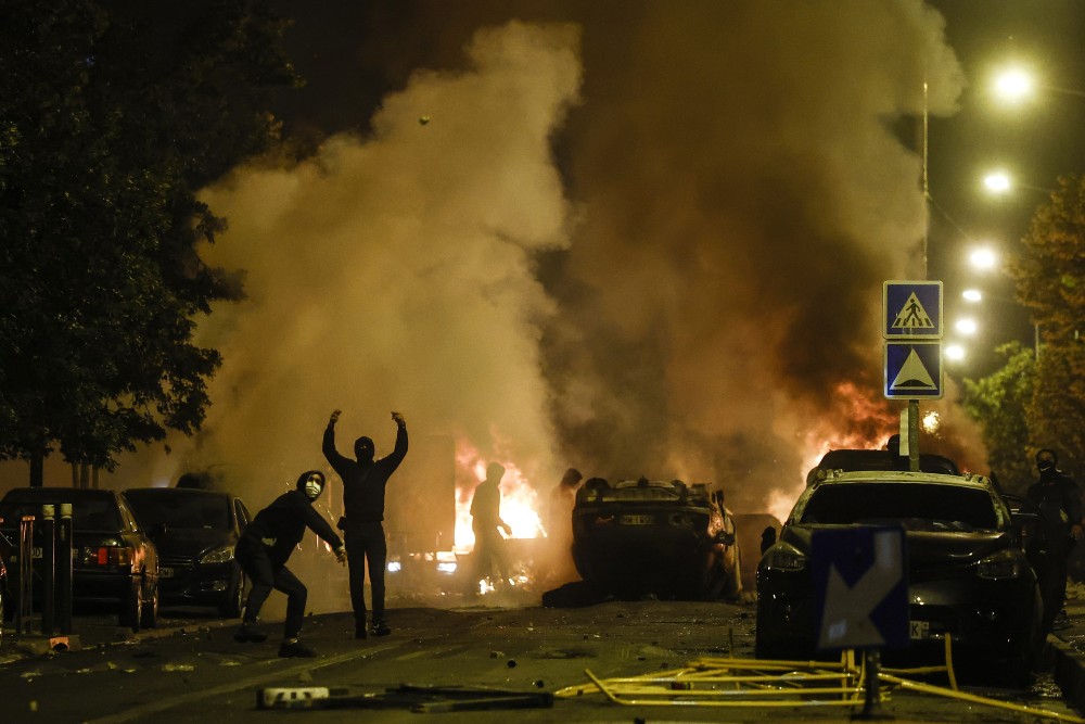 Γαλλία: τρίτη νύχτα χάους μετά τη δολοφονία εφήβου από αστυνομικό