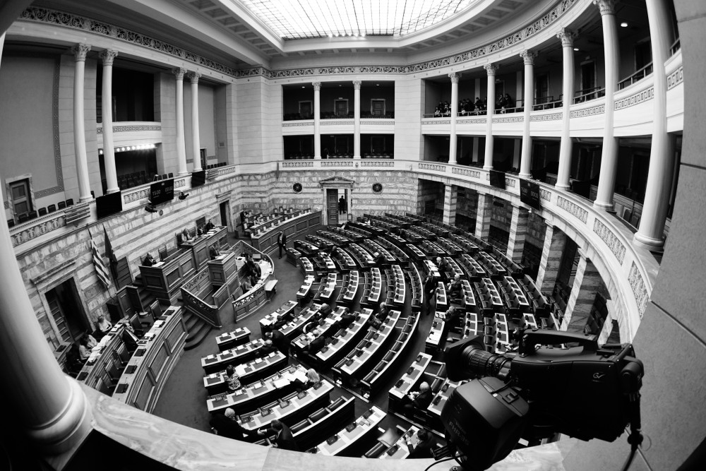 «Θλιβερή εξαίρεση» και πάλι ο ΣΥΡΙΖΑ:  «Όχι» στην ψήφο των αποδήμων