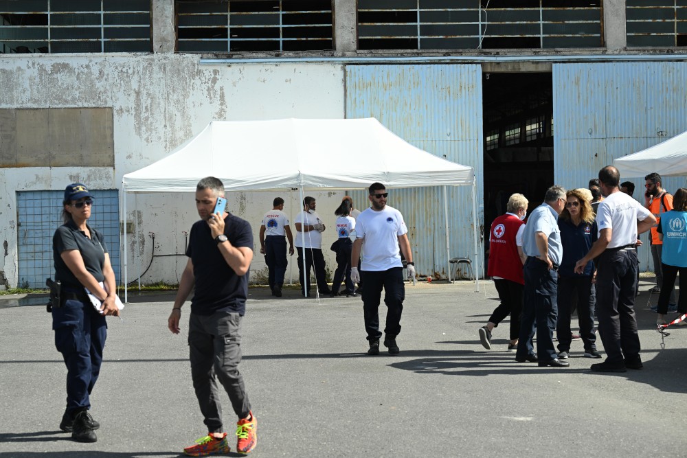 Ναυάγιο-Πύλος: «Κάποιος με έπιασε από το χέρι, περίμενε την οικογένειά του», λέει διασώστης του ΕΚΑΒ