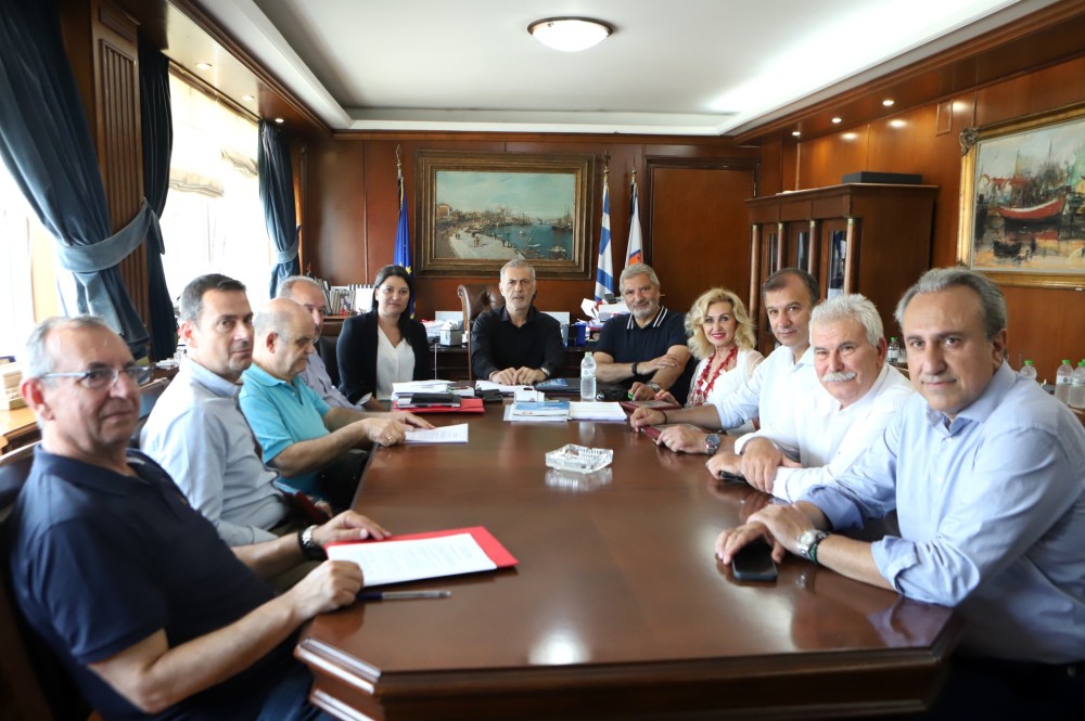 Γιώργος Πατούλης: επίσκεψη στον Δήμο Πειραιά - «Προστατεύουμε τις ζωές των πολιτών με πράξεις»