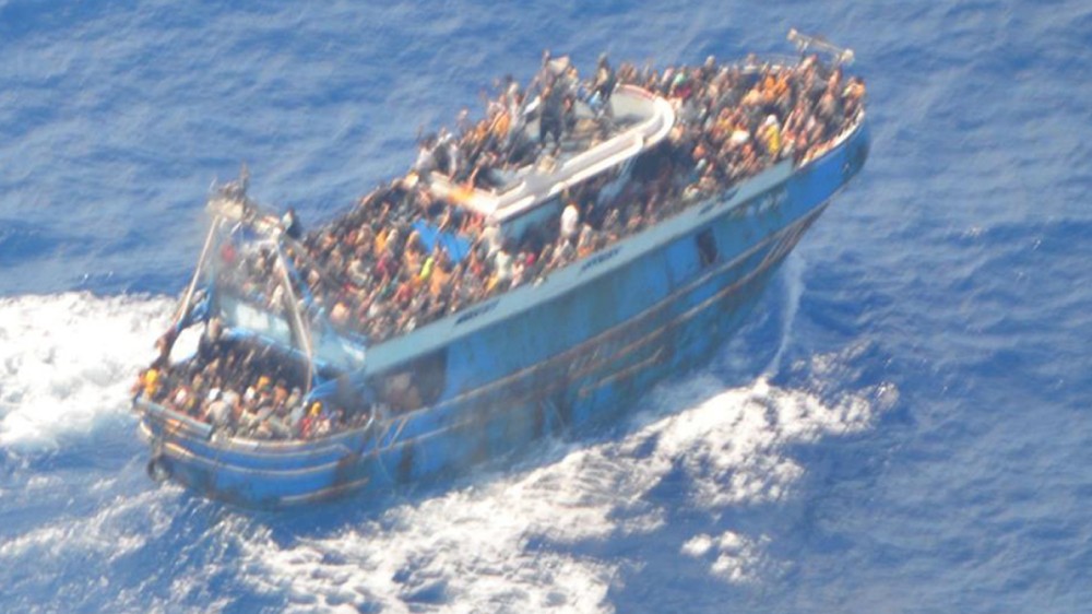 Ναυάγιο - Πύλος: φωτογραφίες με το σκάφος ασφυκτικά γεμάτο πριν βυθιστεί