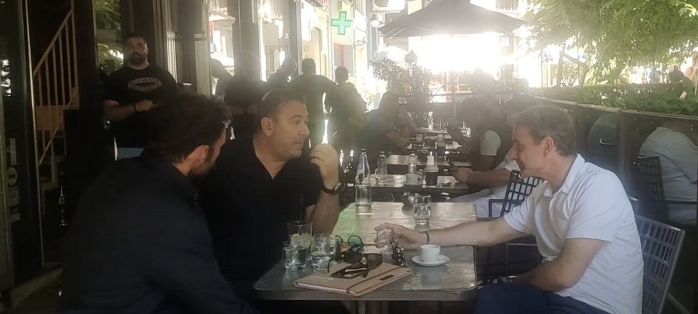 Εκλογές 2023 - Μητσοτάκης: διάλειμμα για καφέ με Ρέμο και Τσαπατάκη στη Θεσσαλονίκη (βίντεο)