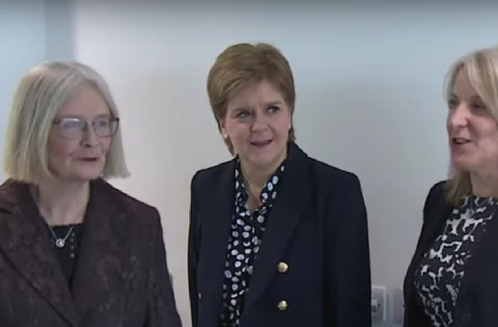 Σκωτία: χειροπέδες στην πρώην πρωθυπουργό, Νίκολα Στέρτζον