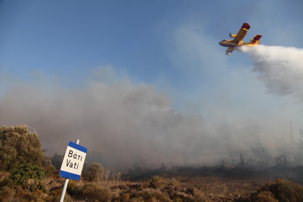 Φωτιές: εκκενώνεται το χωριό Βάτι στη Ρόδο