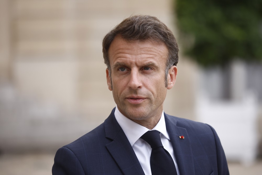 Εσπευσμένα στο Παρίσι ο Μακρόν: προς μέτρα «χωρίς ταμπού» καθώς η Γαλλία «φλέγεται»