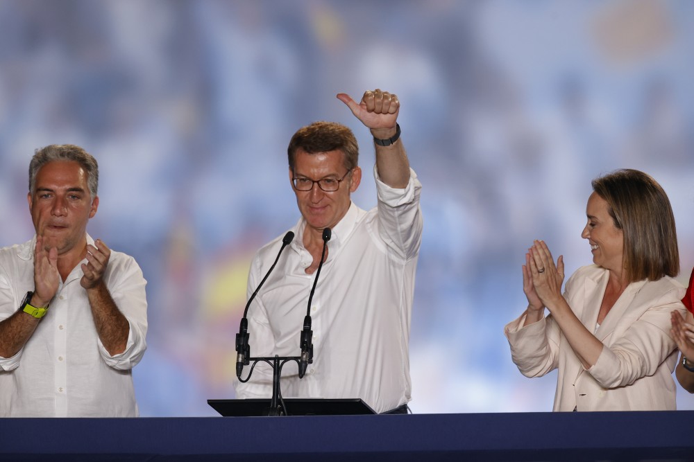 Η Ισπανία βάφτηκε μπλε: Μεγάλος νικητής το Λαϊκό Κόμμα