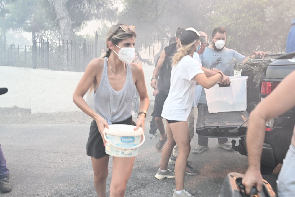 Δηλητήριο από τα ΣΥΡΙΖοτρόλ για τα θύματα της φωτιάς: Να καείτε, να σας λυπηθεί το «40τακατό»