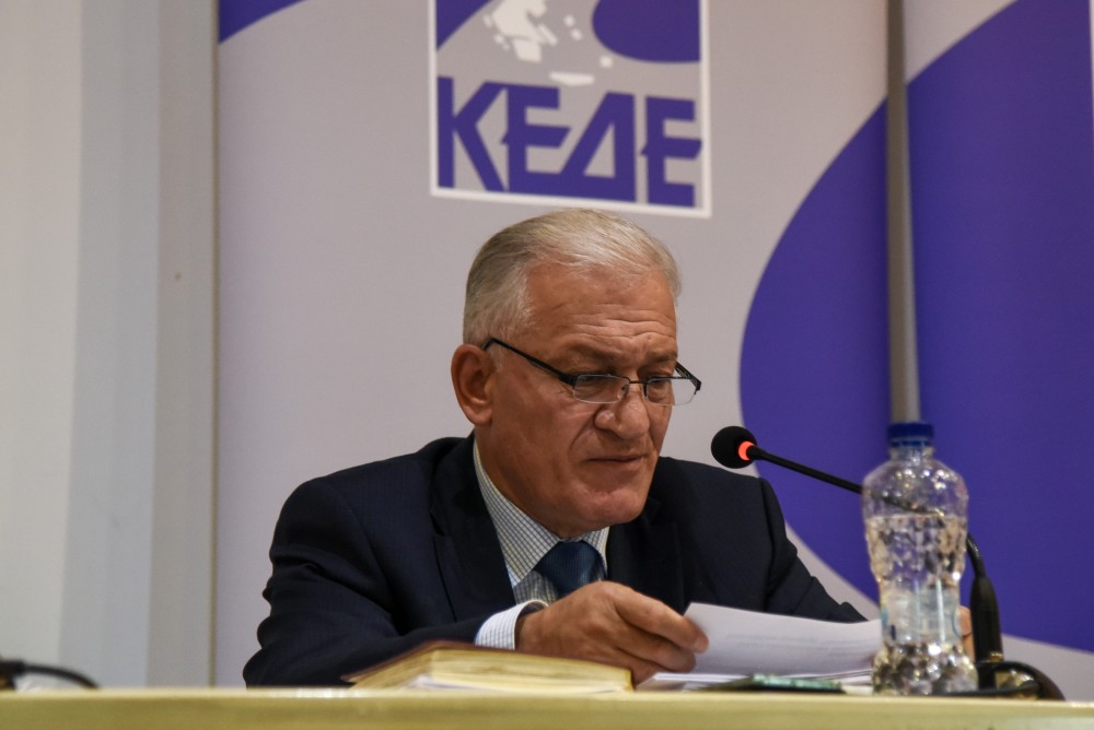 ΚΕΔΕ: Στενή συνεργασία συμφώνησαν στην πρώτη τους επικοινωνία Κεραμέως - Κυρίζογλου