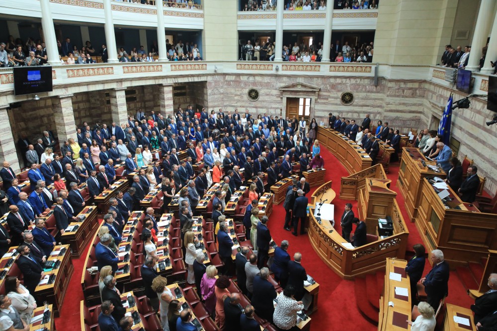 Ορκίστηκε η νέα Βουλή (φωτό) - Αύριο η εκλογή προεδρείου