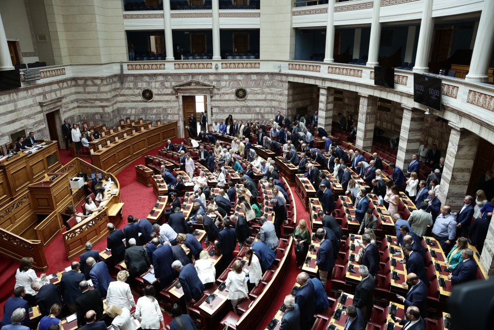Βουλή: αύριο στην Ολομέλεια η συζήτηση του νομοσχεδίου για τις διοικήσεις στο Δημόσιο