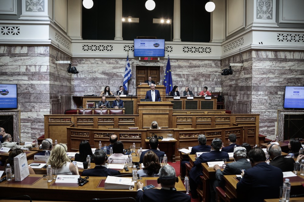 Η ιστορική μέρα για την ψήφο των αποδήμων και η εξαίρεση που λέγεται ΣΥΡΙΖΑ