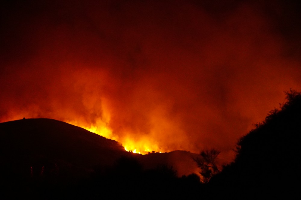 Μάχη με τις φλόγες σε Αίγιο, Κέρκυρα, Κάρυστο, Ρόδο και Υλίκη - Εκκενώσεις οικισμών