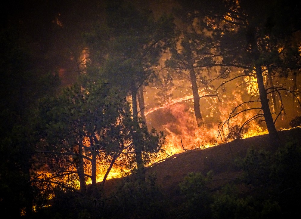 Φωτιά στη Ρόδο: Νέα μηνύματα 112 εκκένωσης για τα χωριά Πεύκοι, Λίνδο και Κάλαθο