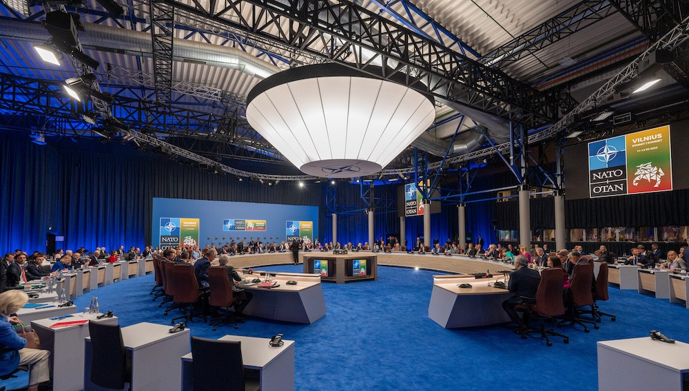 Σύνοδος Κορυφής ΝΑΤΟ: σύντομο τετ α τετ Δένδια-Ερντογάν