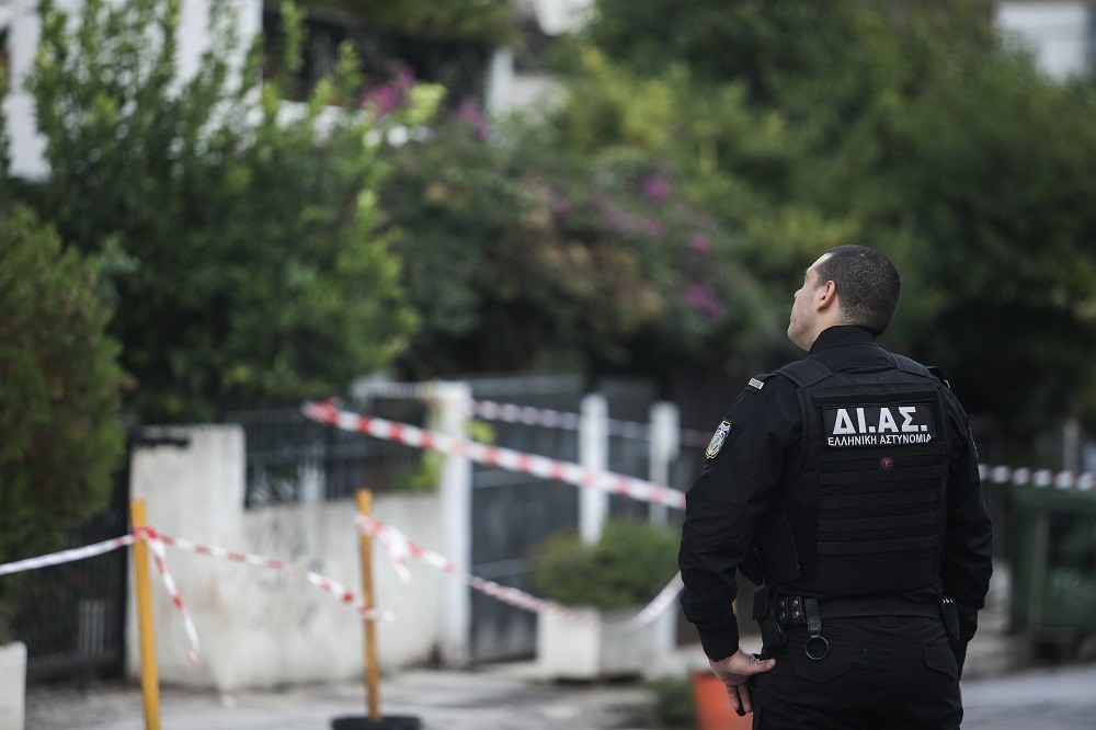 Αναστάτωση στη Θεσσαλονίκη: 58χρονος βγήκε με καραμπίνα στο μπαλκόνι του