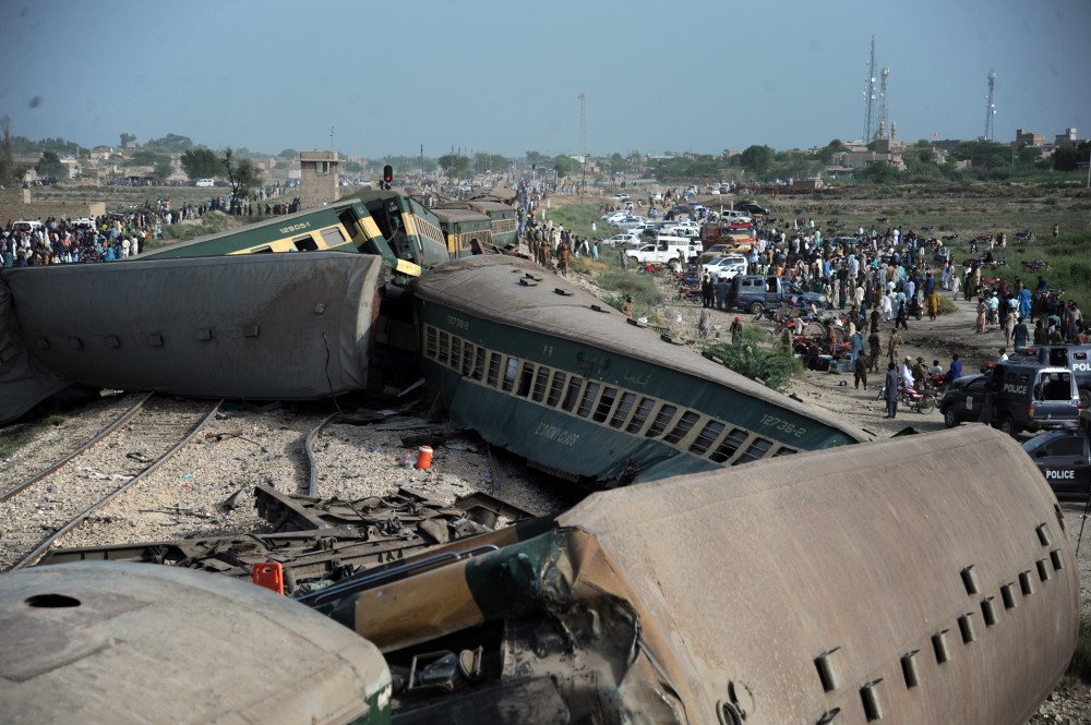Πολύνεκρο σιδηροδρομικό δυστύχημα στο Νότιο Πακιστάν