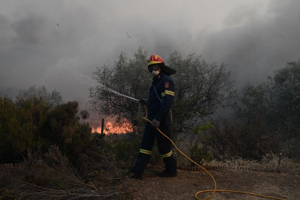 Πέραμα: ξέσπασε πυρκαγιά σε χαμηλή βλάστηση