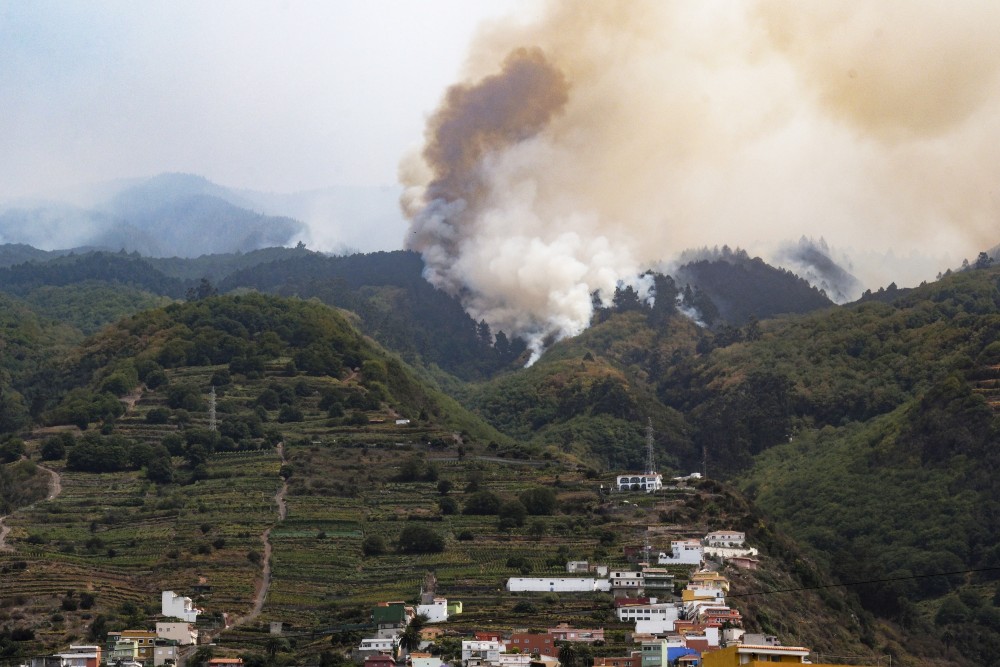 Τενερίφη-πυρκαγιές: 26.000 άνθρωποι απομακρύνθηκαν από τα σπίτια τους