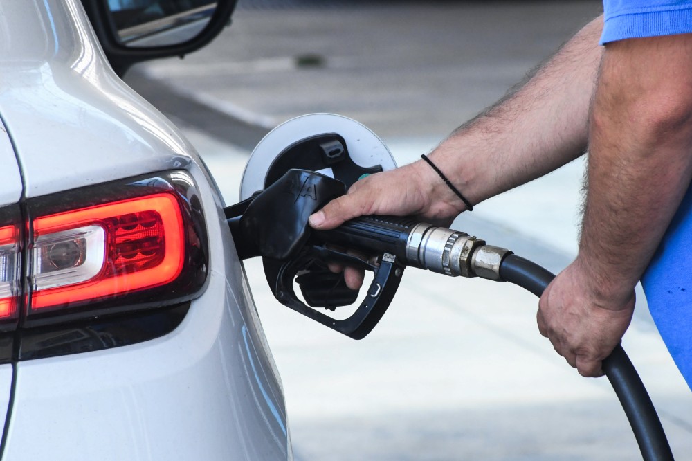 Φωτιά στις τιμές πετρελαίου έβαλε η Σ. Αραβία - Πάνω από 2 ευρώ η βενζίνη σε 27 νομούς