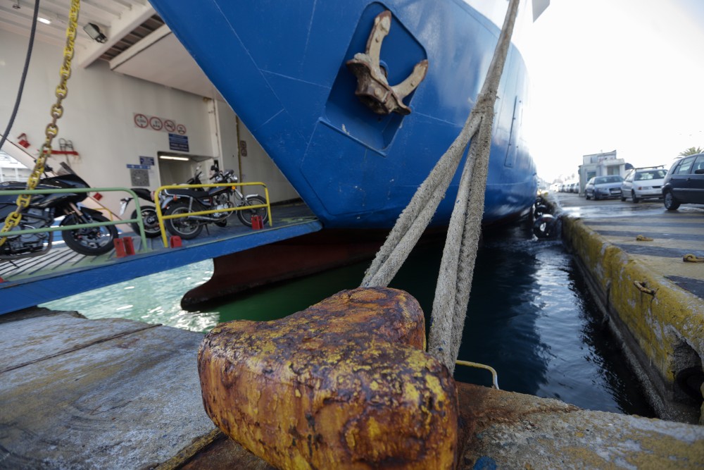Ρόδος: Μετανάστες εμποδίζουν τον απόπλου πλοίου - Ζητούν να μεταφερθούν από το νησί