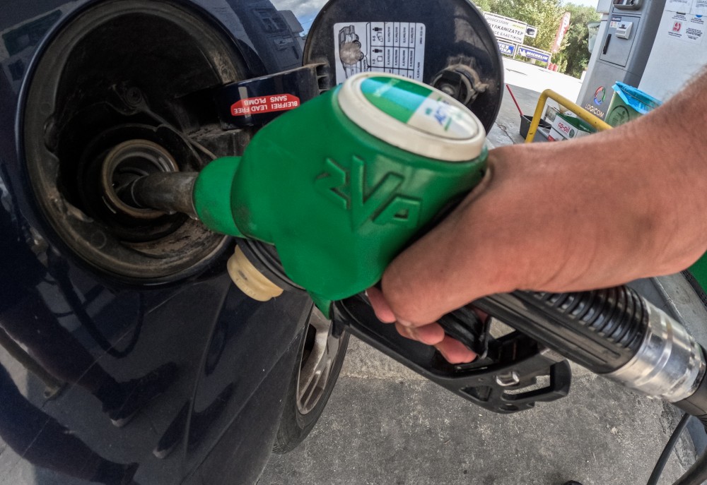 Εκτοξεύθηκε η τιμή της βενζίνης - Πλησιάζει στα 2,30 ευρώ η αμόλυβδη στην Αθήνα