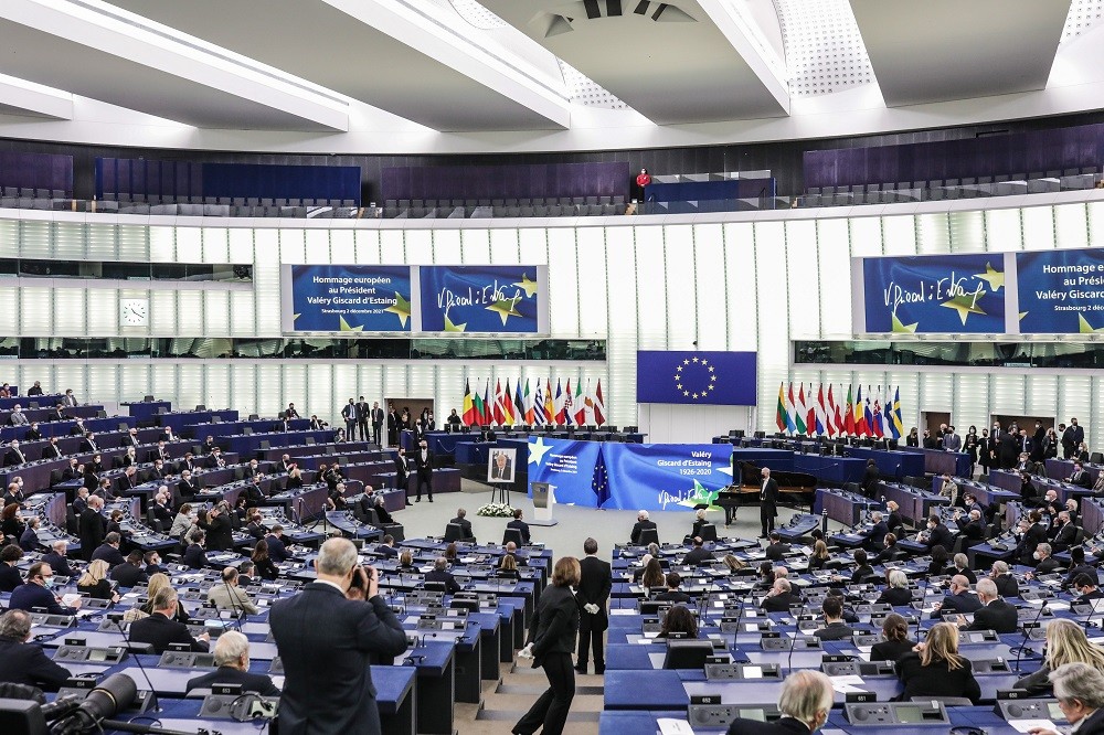 Ευρωπαϊκό Κοινοβούλιο: αναθεώρησε τον εσωτερικό Κανονισμό του μετά τις κατηγορίες περί διαφθοράς