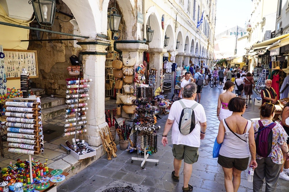 Περισσότεροι από 32 εκατ. τουρίστες στην Ελλάδα το 2023