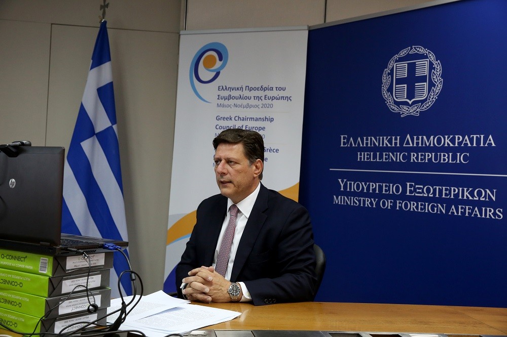 Τηλεδιάσκεψη Βαρβιτσιώτη-Χριστοδουλίδη: Παρουσίασε τους κύριους στόχους της Ελληνικής Προεδρίας