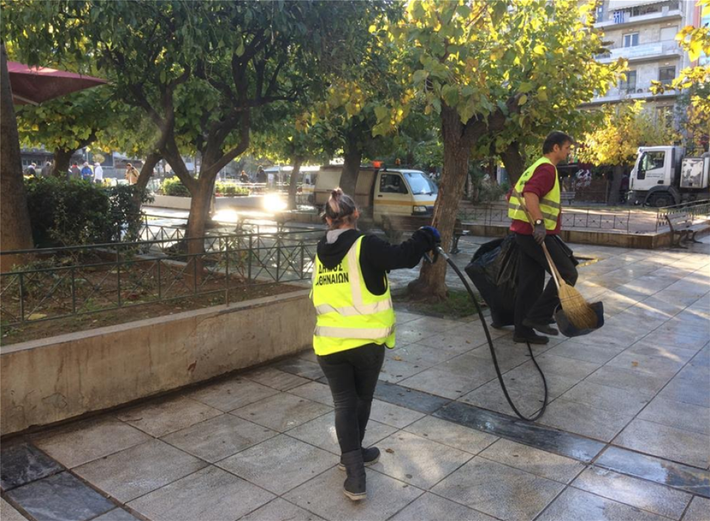 Δράσεις καθαριότητας και αποκατάστασης στην Πλατεία Βικτωρίας από τον Δήμο Αθηναίων