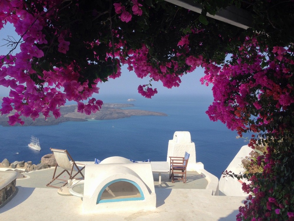 Αφιέρωμα της ΒILD στον τουρισμό: «Το ελληνικό κρασί είναι ήδη παγωμένο&#33;»