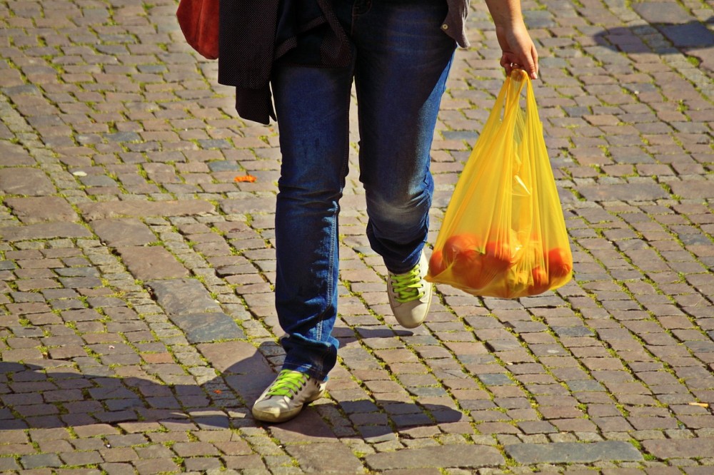 ΙΕΛΚΑ: Μειώθηκε σημαντικά η χρήση πλαστικής σακούλας στα σούπερ μάρκετ