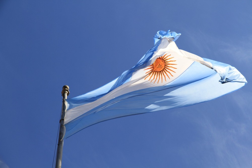 S&#038;P και Fitch Ratings κηρύσσουν την Αργεντινή σε κατάσταση χρεοκοπίας