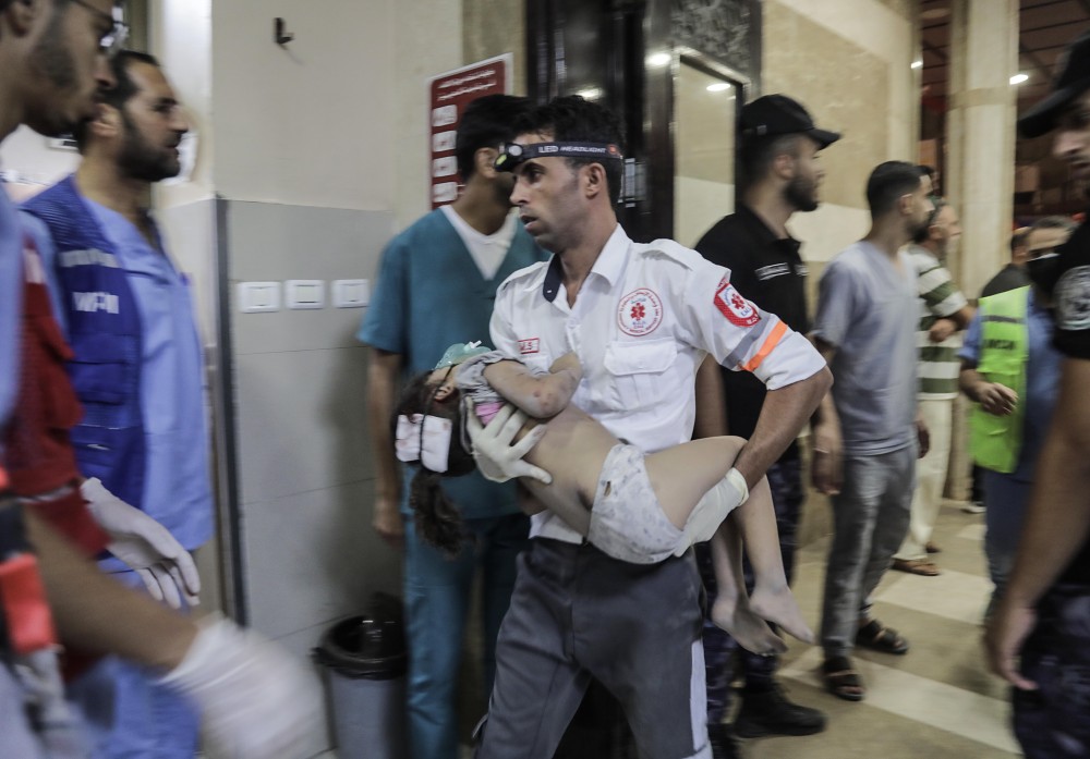 Αλληλοκατηγορίες Ισραήλ και Χαμάς για τον βομβαρδισμό του νοσοκομείου στη Γάζα - 500 νεκροί