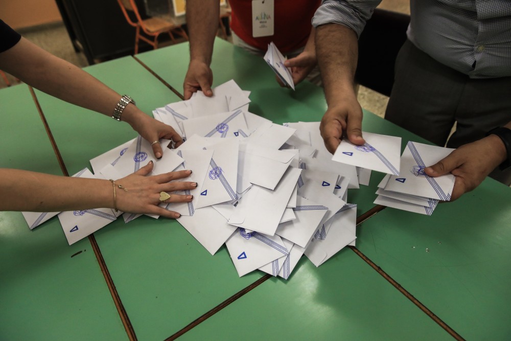 Εκλογές: κερδίζουν οι γαλάζιοι αντάρτες σε τέσσερις Περιφέρειες