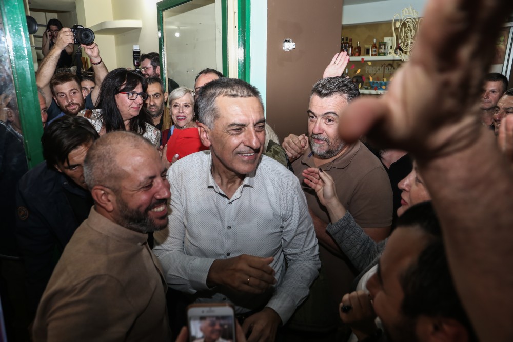 Πανηγυρίζουν μαζί Μεϊκόπουλος-Λιακούλη στο εκλογικό κέντρο του  Δημήτρη Κουρέτα