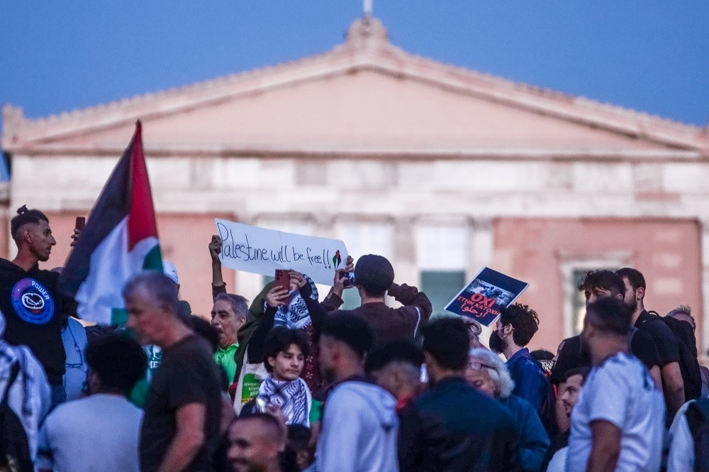 Συγκέντρωση υπέρ των Παλαιστινίων στο Σύνταγμα (φωτογραφίες)