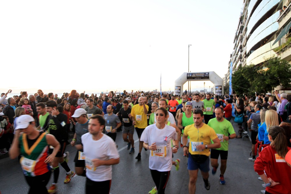 Θεσσαλονίκη: νυχτερινός ημιμαραθώνιος αγώνας με 18 χιλιάδες δρομείς από 61 χώρες