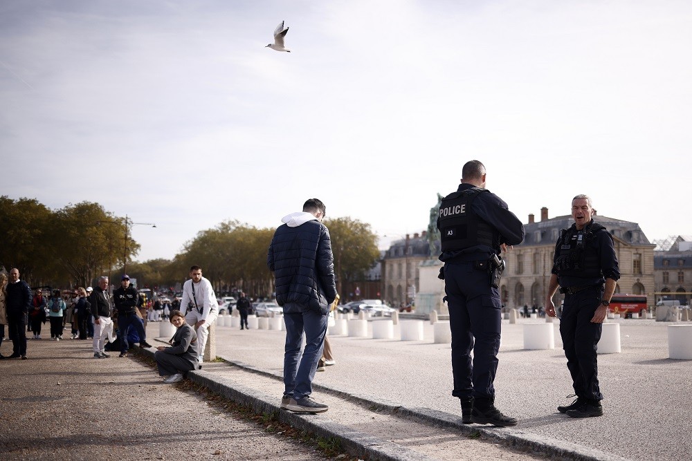 Γαλλία: απειλές για βόμβα και την Παρασκευή σε αεροδρόμια και Βερσαλλίες