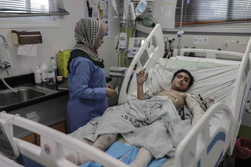 Αμερικανίδα νοσοκόμα περιγράφει τη φρίκη στη Γάζα: Είδα παιδιά με ανοιχτά εγκαύματα και πληγές